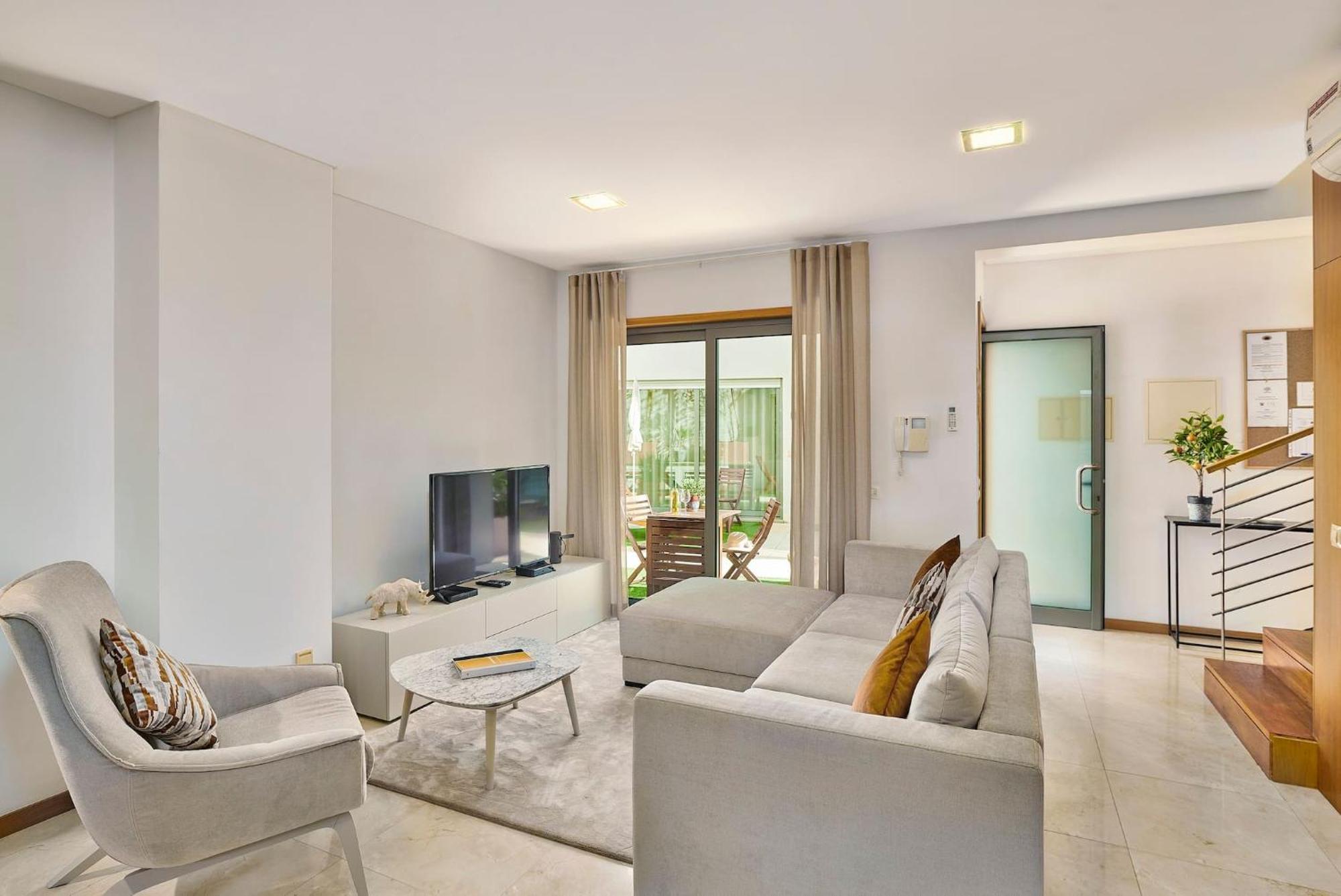 Stylish Townhouse In Tavira Centre, Shared Pool Villa Bagian luar foto